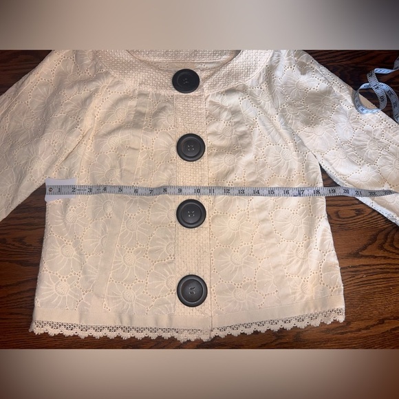 Off white floral eyelet pattered cardigan jacket - Picture 6 of 7
